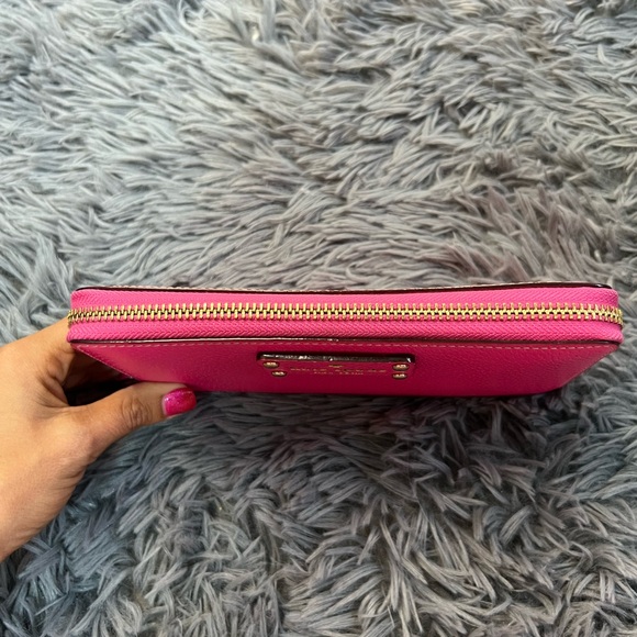 🌟Kate Spade Vibrant Pink Wallet - Picture 3 of 5